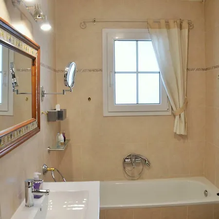 בית נופש Ronia *